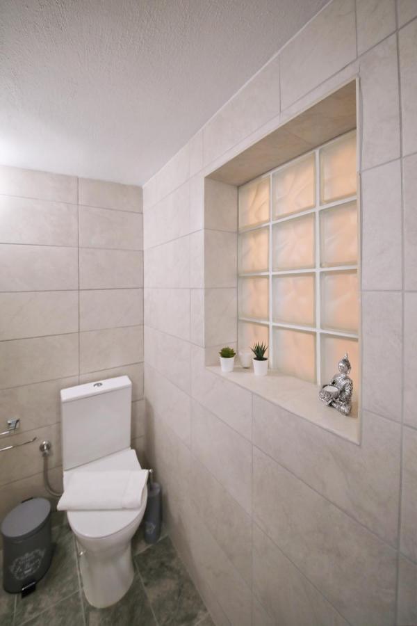 Vanilla Guesthouse สโกเปลอสทาวน์ ภายนอก รูปภาพ